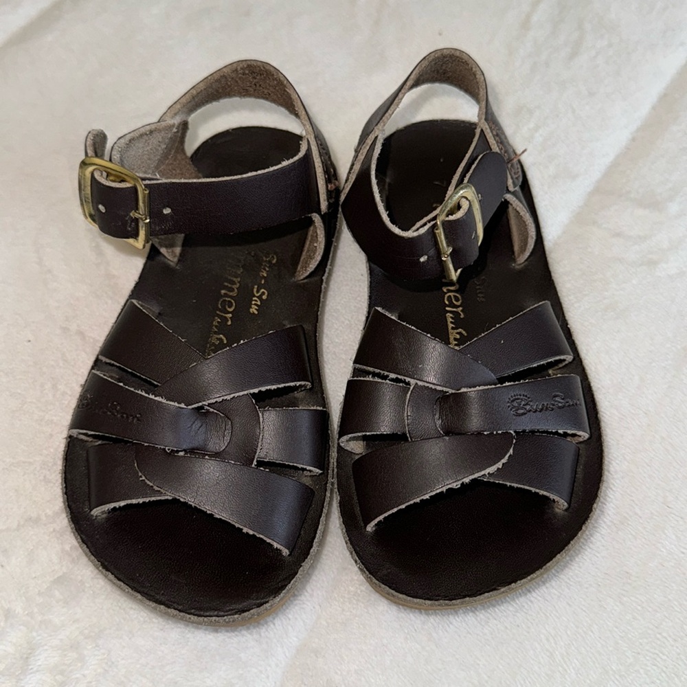Brown gently worn size 7 (toddler) salt water sandals smoke free home